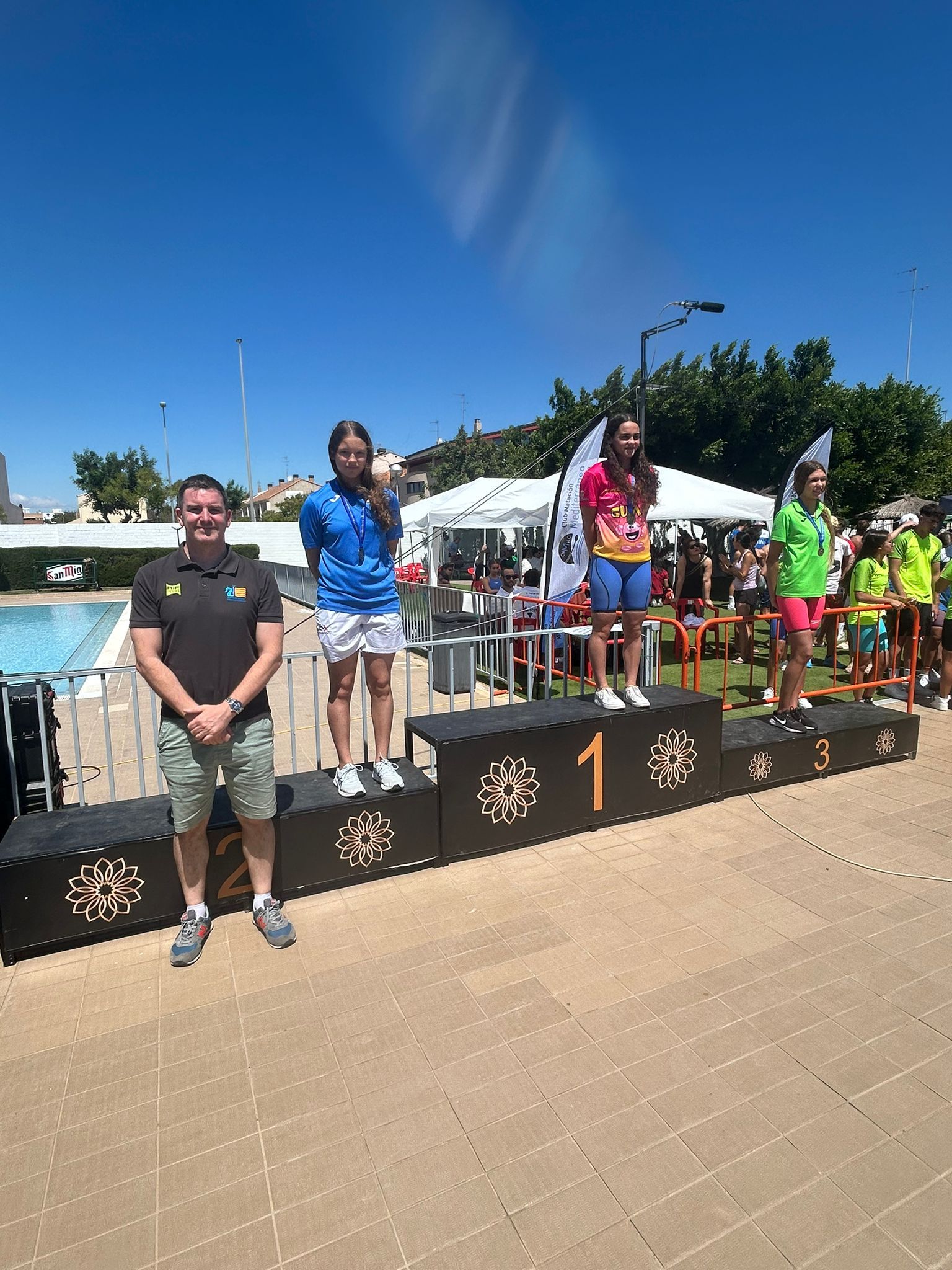 ¡Éxito en la piscina! 🥈🏊‍♀️ #RebecaFerrer #Medallas #Natación